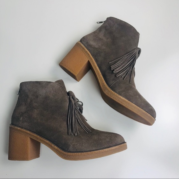 Ugg Corin Suede Fringe Heeled Bootie Beige 10 EUC - Picture 2 of 7